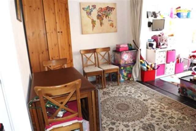  Image of 3 bedroom Property to rent in Frobisher Gardens Chafford Hundred Grays RM16 at Grays, RM16 6EJ