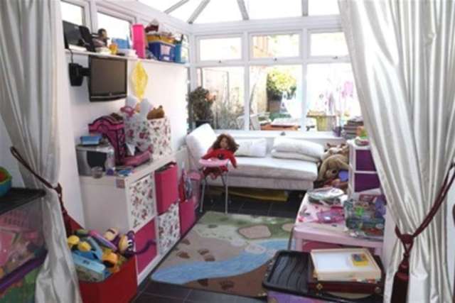  Image of 3 bedroom Property to rent in Frobisher Gardens Chafford Hundred Grays RM16 at Grays, RM16 6EJ
