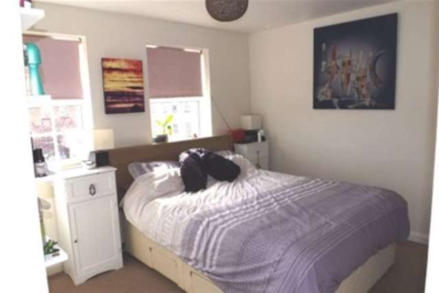  Image of 3 bedroom Property to rent in Frobisher Gardens Chafford Hundred Grays RM16 at Grays, RM16 6EJ