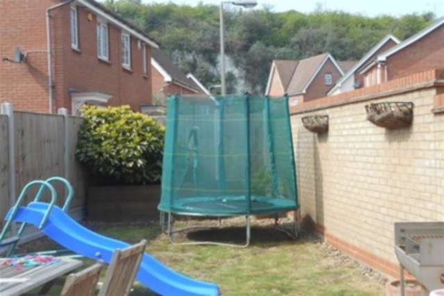  Image of 3 bedroom Property to rent in Frobisher Gardens Chafford Hundred Grays RM16 at Grays, RM16 6EJ