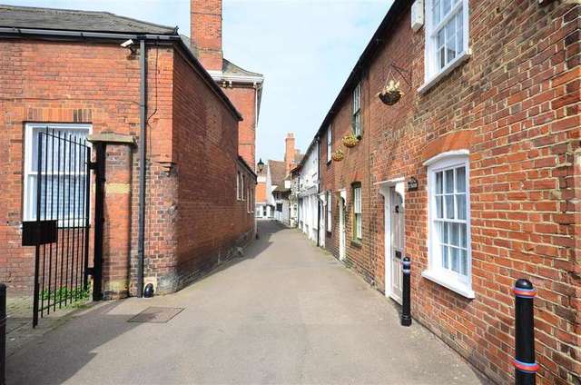  Image of 2 bedroom Detached house for sale in Gatefield Lane Faversham ME13 at Faversham Kent Faversham, ME13 8NX