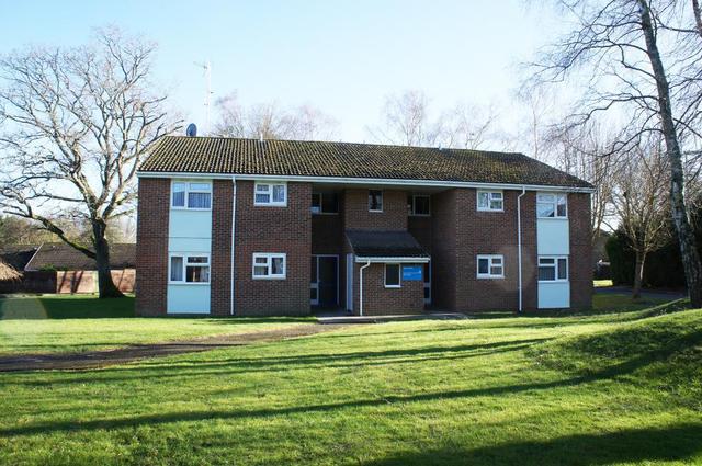 Image of 1 bedroom Flat for sale in Glamis Close Oakley Basingstoke RG23 at Oakley, RG23 7NH