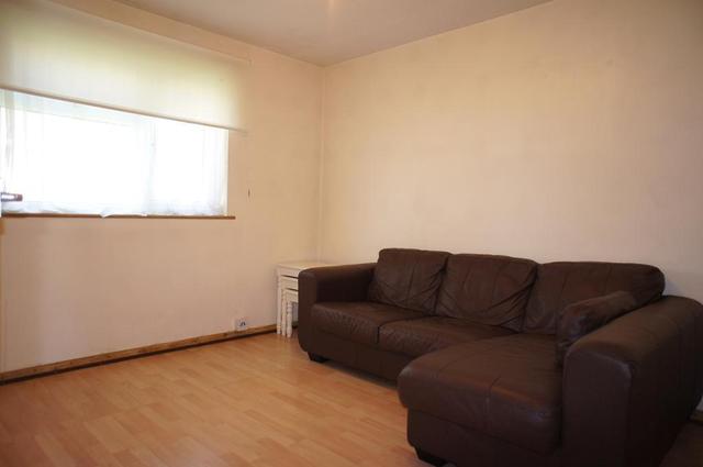  Image of 1 bedroom Flat for sale in Glamis Close Oakley Basingstoke RG23 at Oakley, RG23 7NH