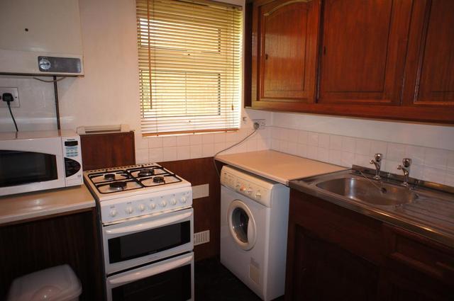  Image of 1 bedroom Flat for sale in Glamis Close Oakley Basingstoke RG23 at Oakley, RG23 7NH