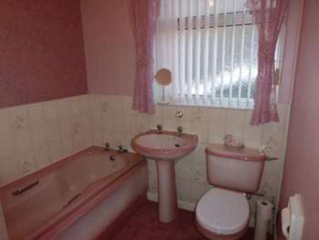  Image of 2 bedroom Detached house for sale in Glenthorne Avenue Yeovil BA21 at Glenthorne Avenue  Yeovil, BA21 4PG