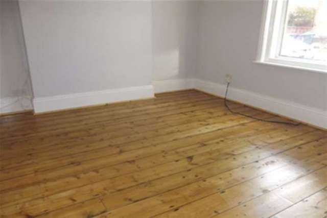  Image of 4 bedroom Detached house to rent in Gloucester Road Boscombe Bournemouth BH7 at Bournemouth, BH7 6JA