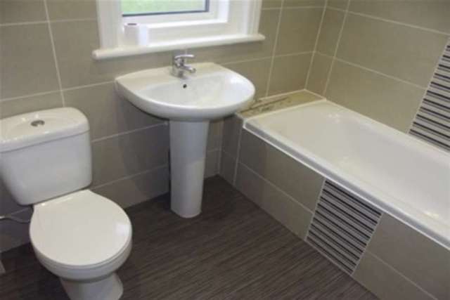  Image of 4 bedroom Detached house to rent in Gloucester Road Boscombe Bournemouth BH7 at Bournemouth, BH7 6JA