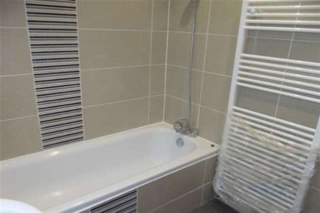  Image of 4 bedroom Detached house to rent in Gloucester Road Boscombe Bournemouth BH7 at Bournemouth, BH7 6JA