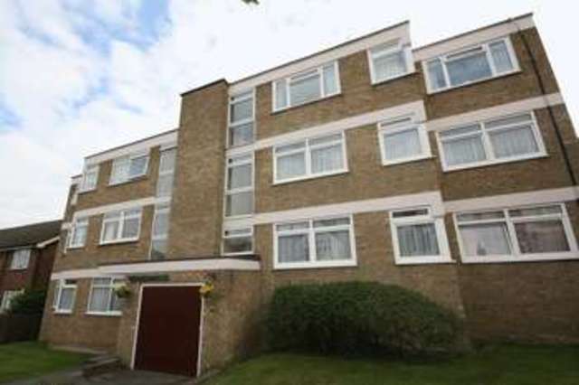  Image of 3 bedroom Flat to rent in Grange Avenue Woodford Green IG8 at 12 Grange Avenue  Woodford Green, IG8 9JT