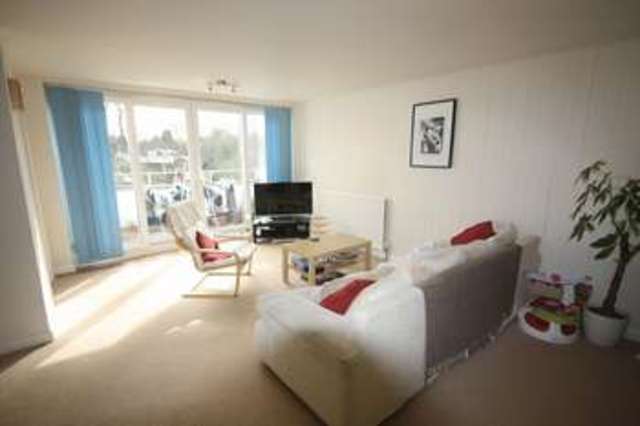  Image of 3 bedroom Flat to rent in Grange Avenue Woodford Green IG8 at 12 Grange Avenue  Woodford Green, IG8 9JT