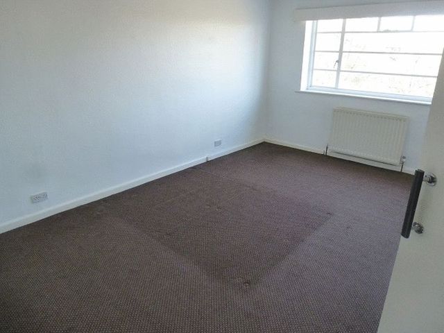  Image of 3 bedroom Flat to rent in Granville Court Jesmond Newcastle upon Tyne NE2 at Granville Court Array Jesmond, NE2 1TQ