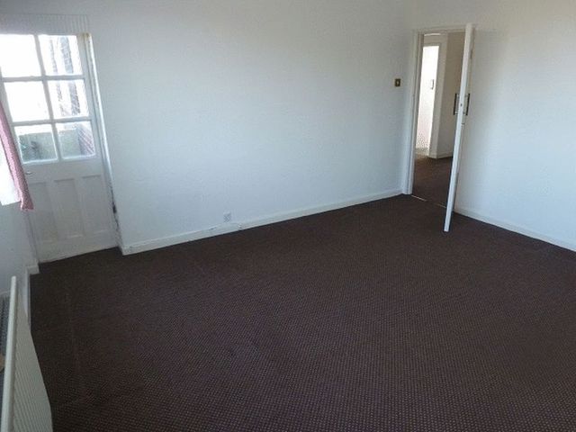  Image of 3 bedroom Flat to rent in Granville Court Jesmond Newcastle upon Tyne NE2 at Granville Court Array Jesmond, NE2 1TQ