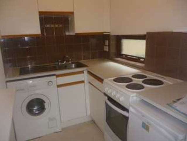  Image of 1 bedroom Flat for sale in Alexander Close New Barnet Barnet EN4 at Alexander Close  Barnet, EN4 9PW