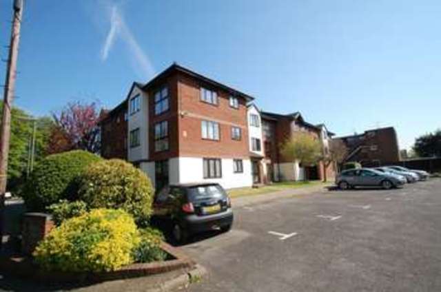  Image of 1 bedroom Flat to rent in Wyvern Place Green Lane Addlestone KT15 at Green Lane  Addlestone, KT15 2UD