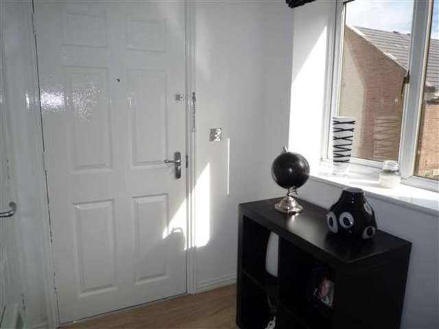  Image of 2 bedroom Apartment for sale in Greenlea Court Huddersfield HD5 at Kirkheaton, HD5 8QB