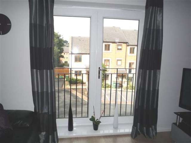  Image of 2 bedroom Apartment for sale in Greenlea Court Huddersfield HD5 at Kirkheaton, HD5 8QB