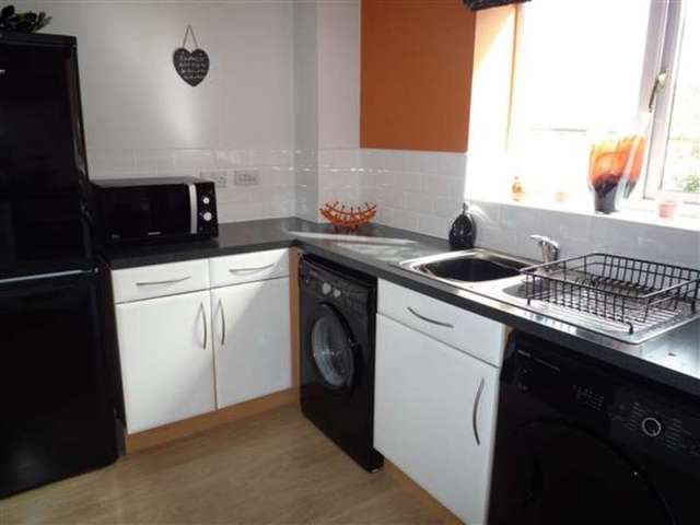  Image of 2 bedroom Apartment for sale in Greenlea Court Huddersfield HD5 at Kirkheaton, HD5 8QB