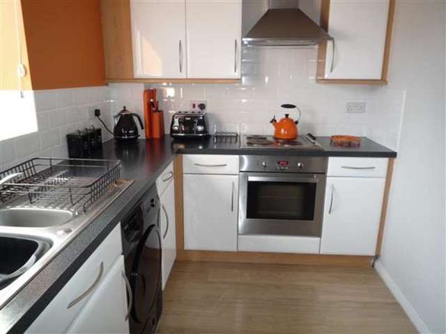  Image of 2 bedroom Apartment for sale in Greenlea Court Huddersfield HD5 at Kirkheaton, HD5 8QB
