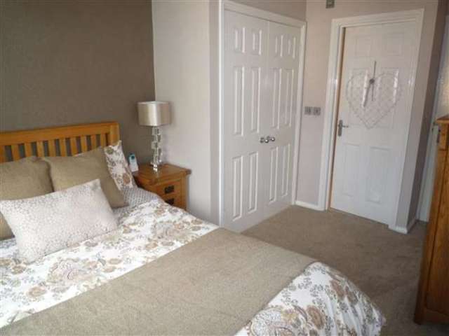 Image of 2 bedroom Apartment for sale in Greenlea Court Huddersfield HD5 at Kirkheaton, HD5 8QB
