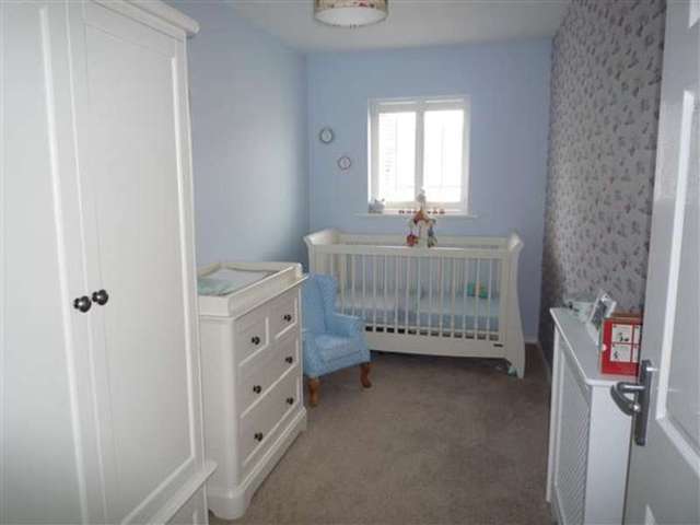  Image of 2 bedroom Apartment for sale in Greenlea Court Huddersfield HD5 at Kirkheaton, HD5 8QB