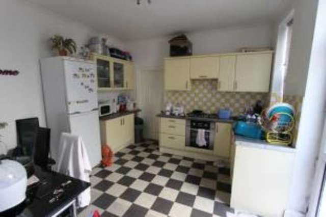  Image of 3 bedroom Flat for sale in Whitefield Terrace Greenbank Road Plymouth PL4 at Greenbank Road Plymouth Plymouth, PL4 8NH