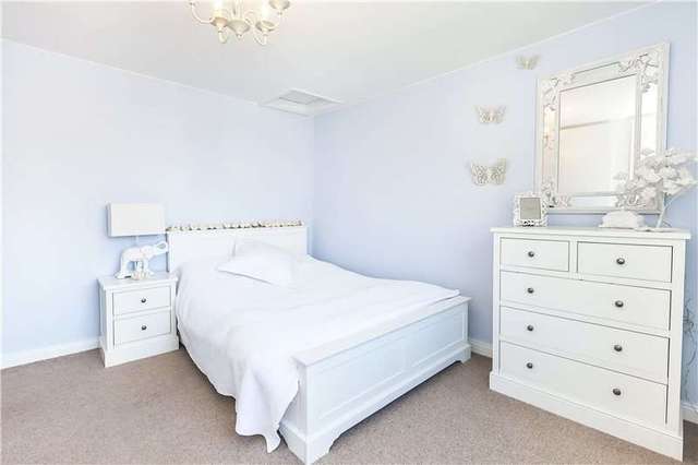  Image of 1 bedroom Flat for sale in Greenwich South Street London SE10 at London  Greenwich, SE10 8UN