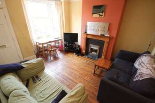  Image of 2 bedroom Terraced house to rent in Grimthorpe Street Headingley Leeds LS6 at Grimthorpe Street Headingley Leeds, LS6 3JU