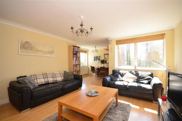  Image of 3 bedroom Apartment for sale in Haling Park Road South Croydon CR2 at South Croydon Surrey South Croydon, CR2 6NJ