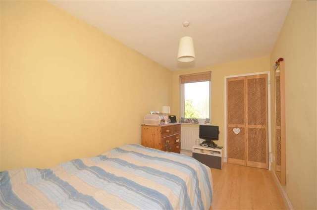  Image of 3 bedroom Apartment for sale in Haling Park Road South Croydon CR2 at South Croydon Surrey South Croydon, CR2 6NJ