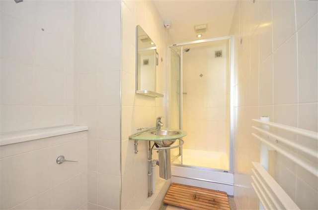  Image of 3 bedroom Apartment for sale in Haling Park Road South Croydon CR2 at South Croydon Surrey South Croydon, CR2 6NJ