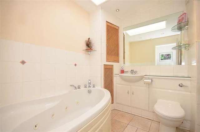  Image of 3 bedroom Apartment for sale in Haling Park Road South Croydon CR2 at South Croydon Surrey South Croydon, CR2 6NJ