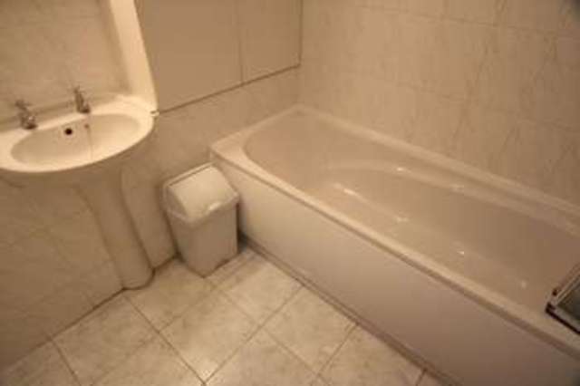  Image of 3 bedroom Property to rent in Hamble Walk Northolt UB5 at Hamble Walk  Northolt, UB5 6TB