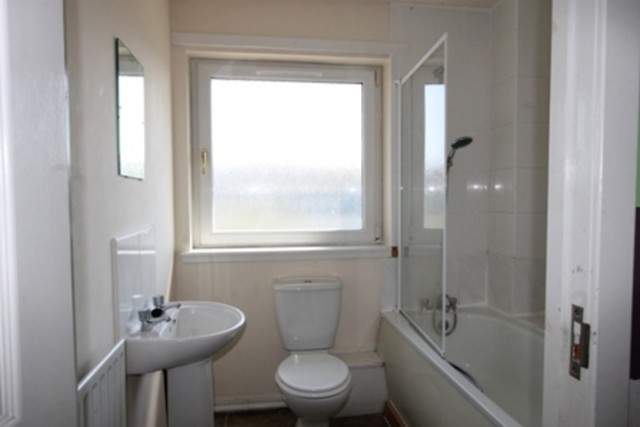  Image of 3 bedroom Terraced house to rent in Hamiltonhill Gardens Glasgow G22 at Possil Park Glasgow Glasgow, G22 5PR