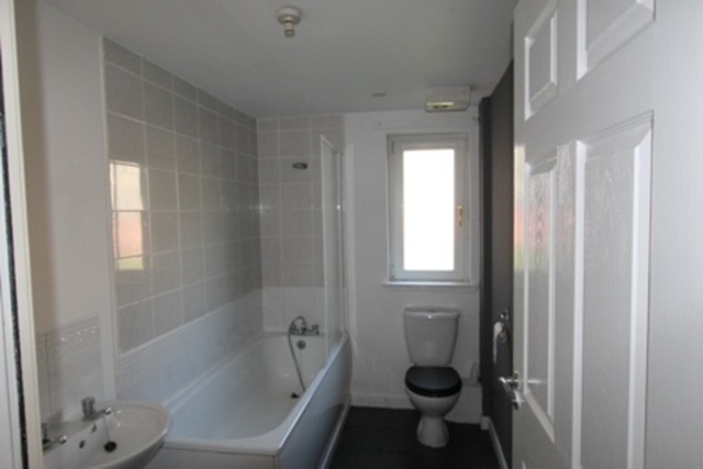  Image of 2 bedroom Flat to rent in Hamiltonhill Gardens Glasgow G22 at Possil Park Glasgow Glasgow, G22 5PR