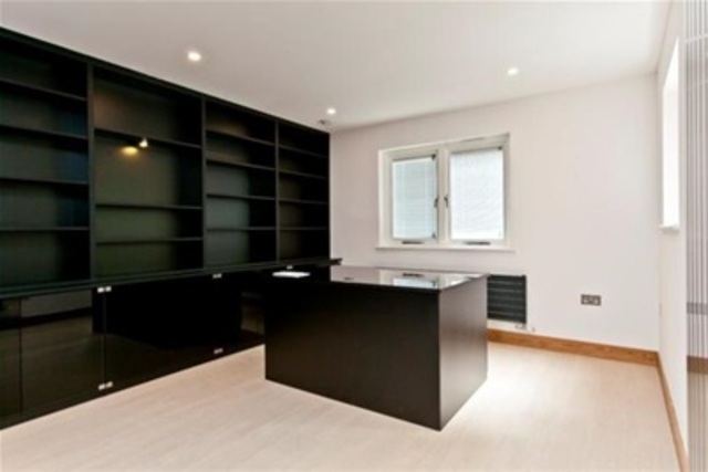  Image of 5 bedroom Detached house to rent in Hanger Hill Weybridge KT13 at Weybridge, KT13 9XU