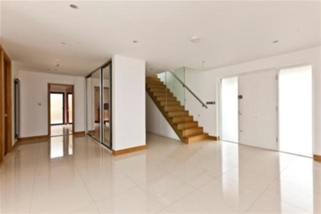  Image of 5 bedroom Detached house to rent in Hanger Hill Weybridge KT13 at Weybridge, KT13 9XU