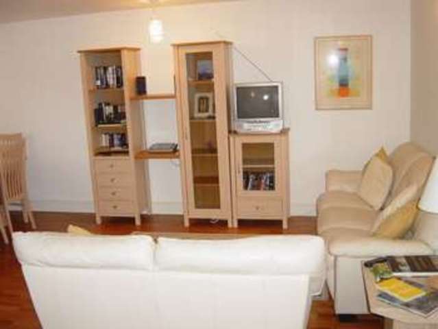  Image of 2 bedroom Flat to rent in Hanover Place London E3 at Hanover Place  London, E3 4QD