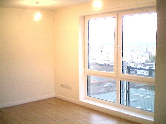  Image of 2 bedroom Flat to rent in Hawkhill Close Edinburgh EH7 at Leith Edinburgh Edinburgh, EH7 6AB