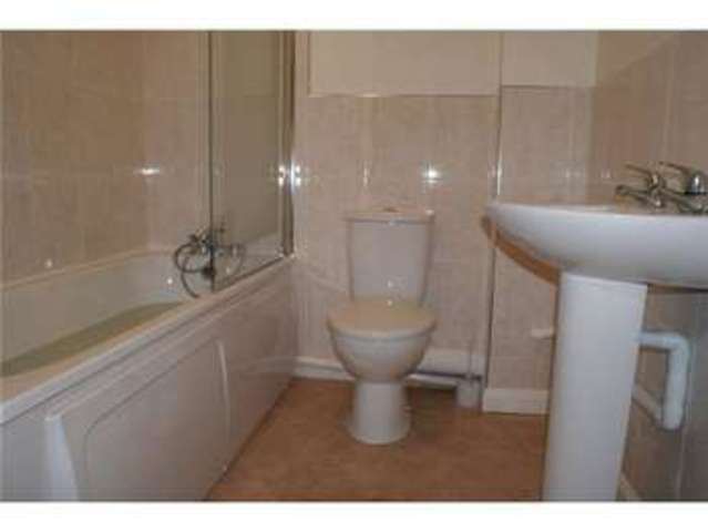  Image of 2 bedroom Terraced house to rent in Hawthorn Crescent Yatton Bristol BS49 at Hawthorn Crescent  Yatton, BS49 4BF