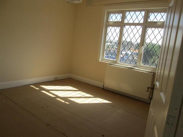  Image of 5 bedroom Semi-Detached house for sale in Morgans Lane Hayes UB3 at Hayes Middlesex Hayes, UB3 2UB