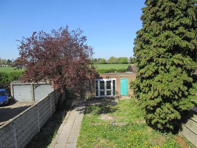  Image of 5 bedroom Semi-Detached house for sale in Morgans Lane Hayes UB3 at Hayes Middlesex Hayes, UB3 2UB