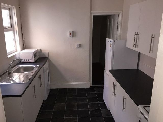  Image of 3 bedroom Flat to rent in Hazelwood Avenue Jesmond Newcastle upon Tyne NE2 at Hazelwood Avenue Jesmond Jesmond, NE2 3HX