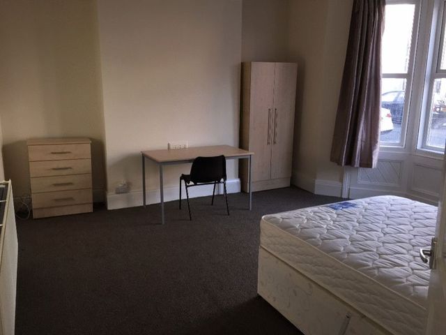  Image of 3 bedroom Flat to rent in Hazelwood Avenue Jesmond Newcastle upon Tyne NE2 at Hazelwood Avenue Jesmond Jesmond, NE2 3HX