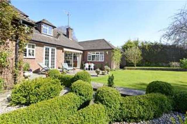 Image of 4 bedroom Detached house for sale in The Warren Radlett WD7 at Radlett Hertfordshire Radlett, WD7 7DU