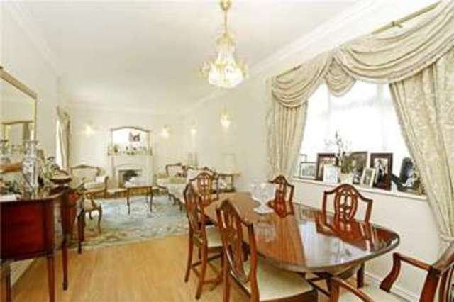  Image of 4 bedroom Detached house for sale in The Warren Radlett WD7 at Radlett Hertfordshire Radlett, WD7 7DU