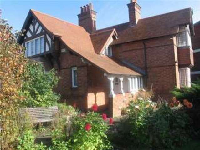  Image of 4 bedroom Detached house to rent in Henleaze Road Henleaze Bristol BS9 at Henleaze Road Henleaze BRISTOL, BS9 4LB