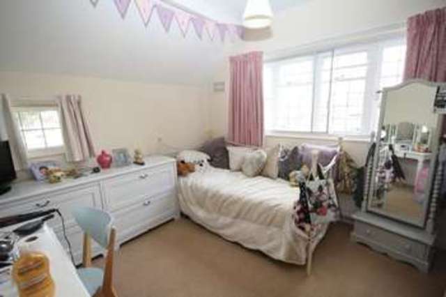 Image of 4 bedroom Detached house to rent in Henleaze Road Henleaze Bristol BS9 at Henleaze Road Henleaze BRISTOL, BS9 4LB