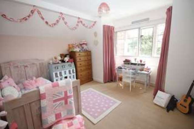  Image of 4 bedroom Detached house to rent in Henleaze Road Henleaze Bristol BS9 at Henleaze Road Henleaze BRISTOL, BS9 4LB