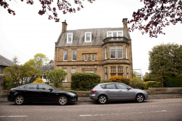  Image of 2 bedroom Flat to rent in Hermitage Gardens Edinburgh EH10 at Morningside Edinburgh Edinburgh, EH10 6DL