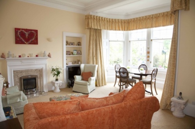  Image of 2 bedroom Flat to rent in Hermitage Gardens Edinburgh EH10 at Morningside Edinburgh Edinburgh, EH10 6DL